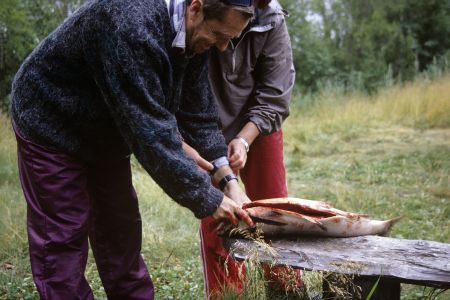 Kozyrevsk - Jenda Benda kuchá lososa - dárek od rybářů